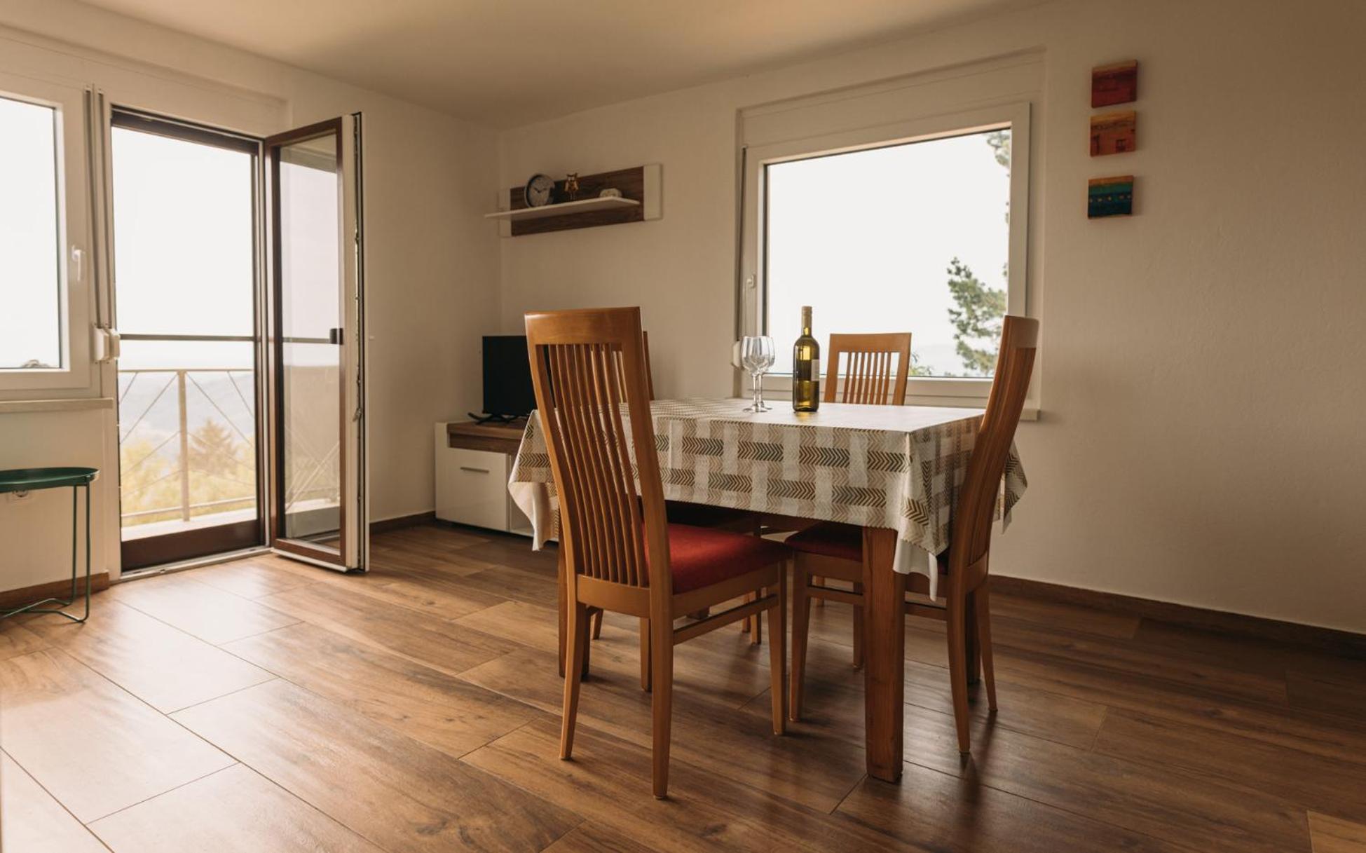 Apartma Hisa Na Ravnah With Hot Tub Pisece Экстерьер фото